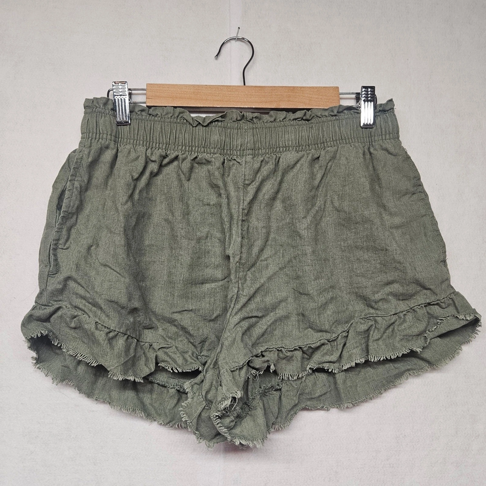 Aerie Green Ruffle raw Hem Pull On Linen blend shorts size Medium