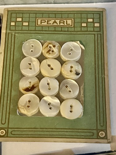 Vtg 320+ Button Lot on Cards Lansing Le Bouton Imperial Pearl Chic Pink Blue - Picture 16 of 22