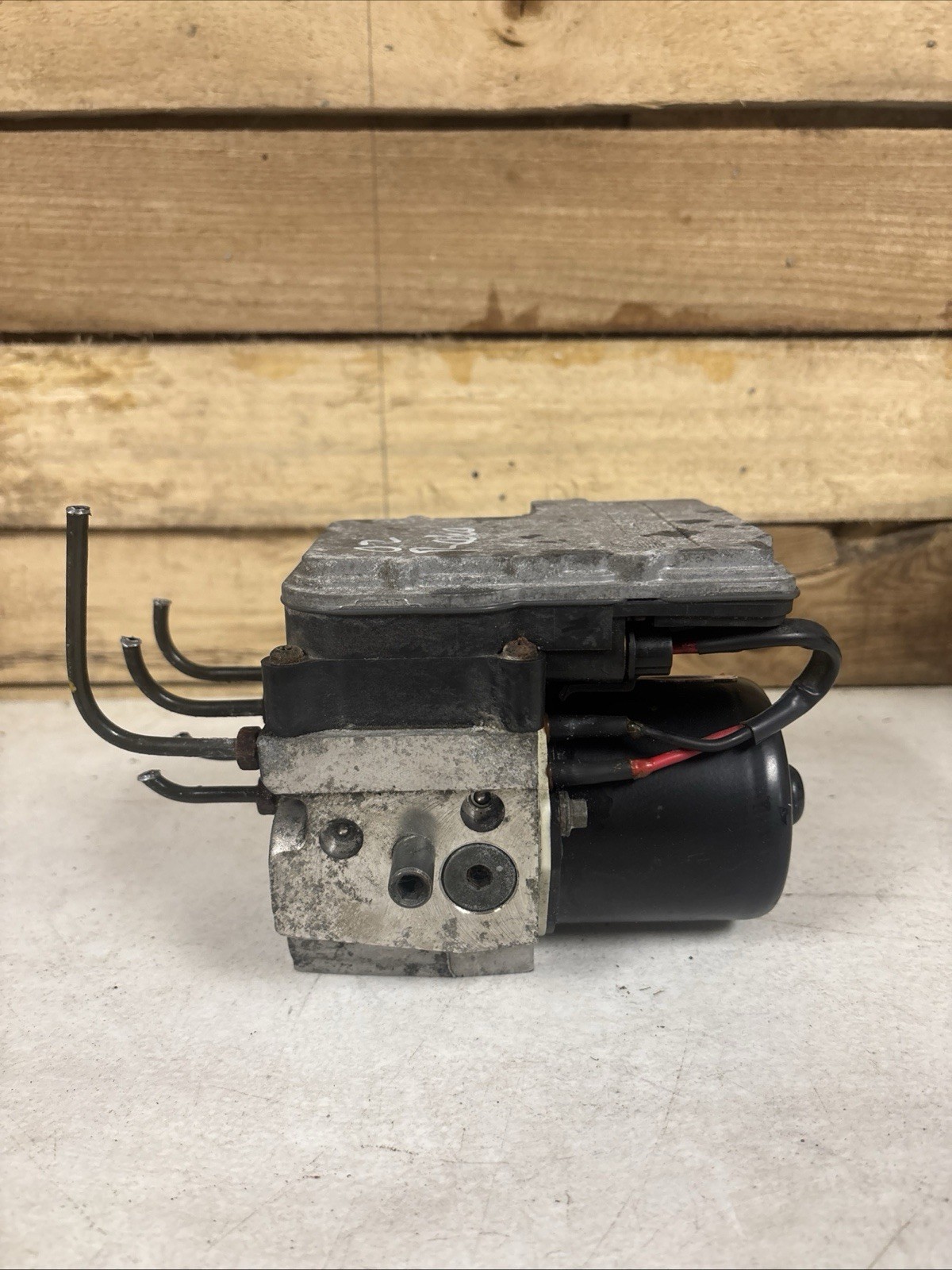 2002 Isuzu Rodeo Axiom ABS Anti-Lock Brake Pump Assembly 897256569
