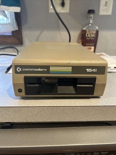 Commodore 1541 Diskettenlaufwerk 5,25 Zoll FDD Powers On