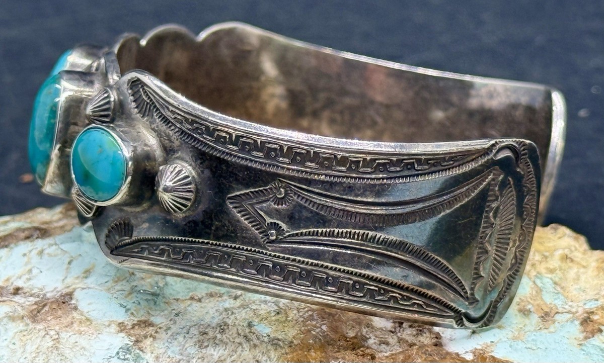 Navajo Silversmith Fred Peshlakaiナバホ銀細工師 s-l1200.jpg