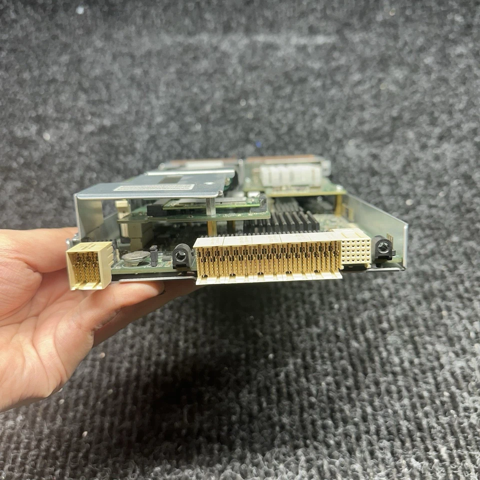 Módulo controlador de almacenamiento único Infortrend Technology ES S12F-R1840 2 GB de RAM Foto 4 de 4