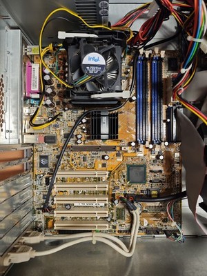 ASUS P4P800 SE + Blende + CPU Intel Pentium 