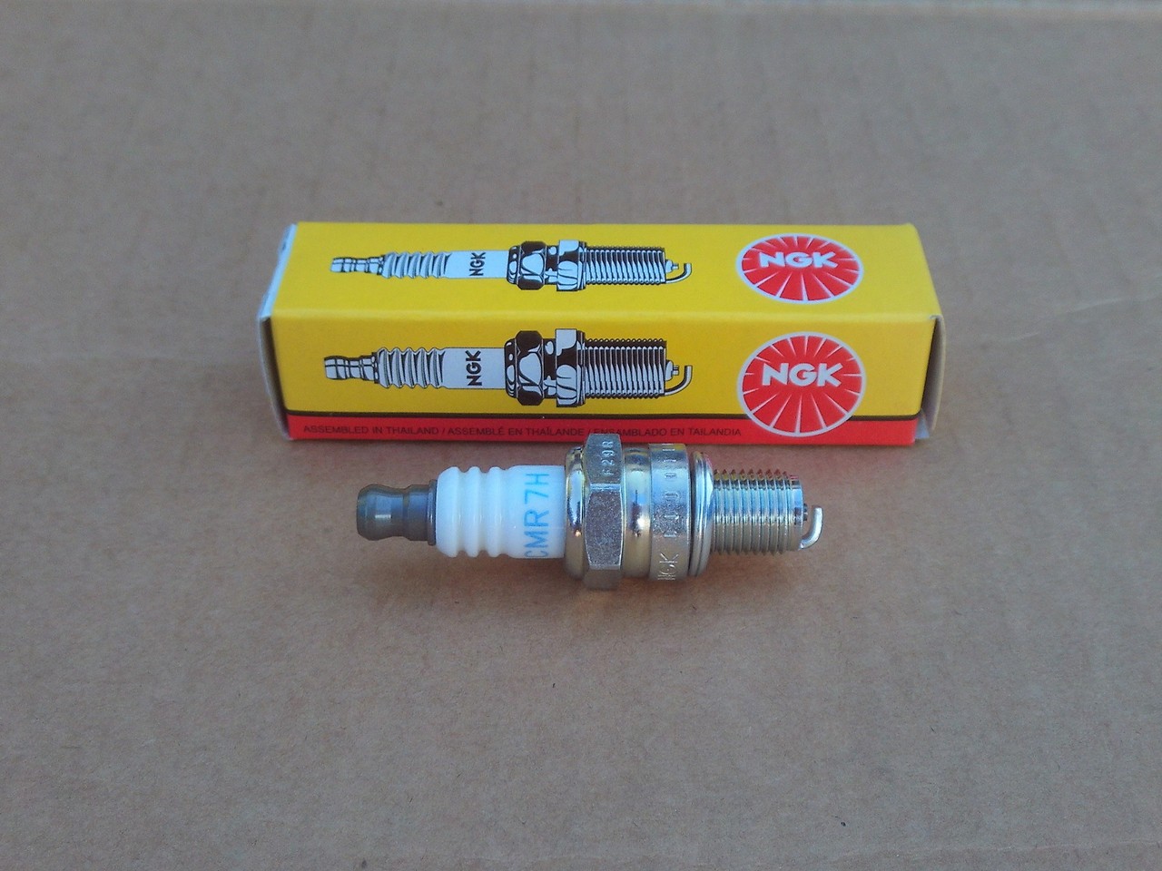 NGK 3066 Standard Nickel Spark Plug CMR7H New