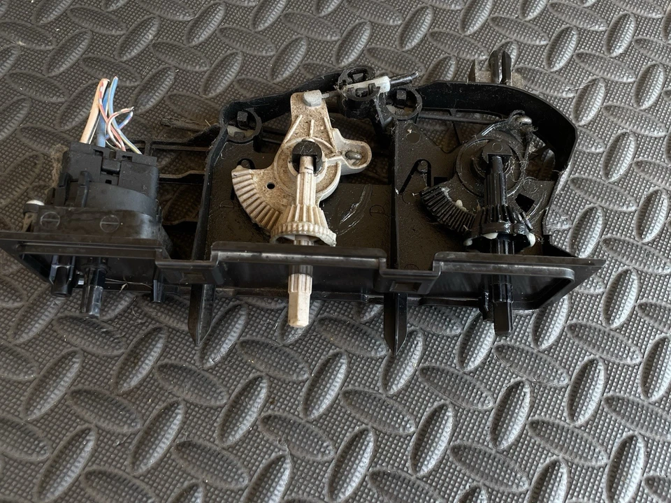 Unidad de control de calefacción y aire acondicionado Toyota Tundra 2000-2006 55910-0C010 OEM Foto 3 de 4