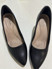 Clarks Black Leather Pointed Toe Comfort Spool Heel Women's Pumps Slip On 8