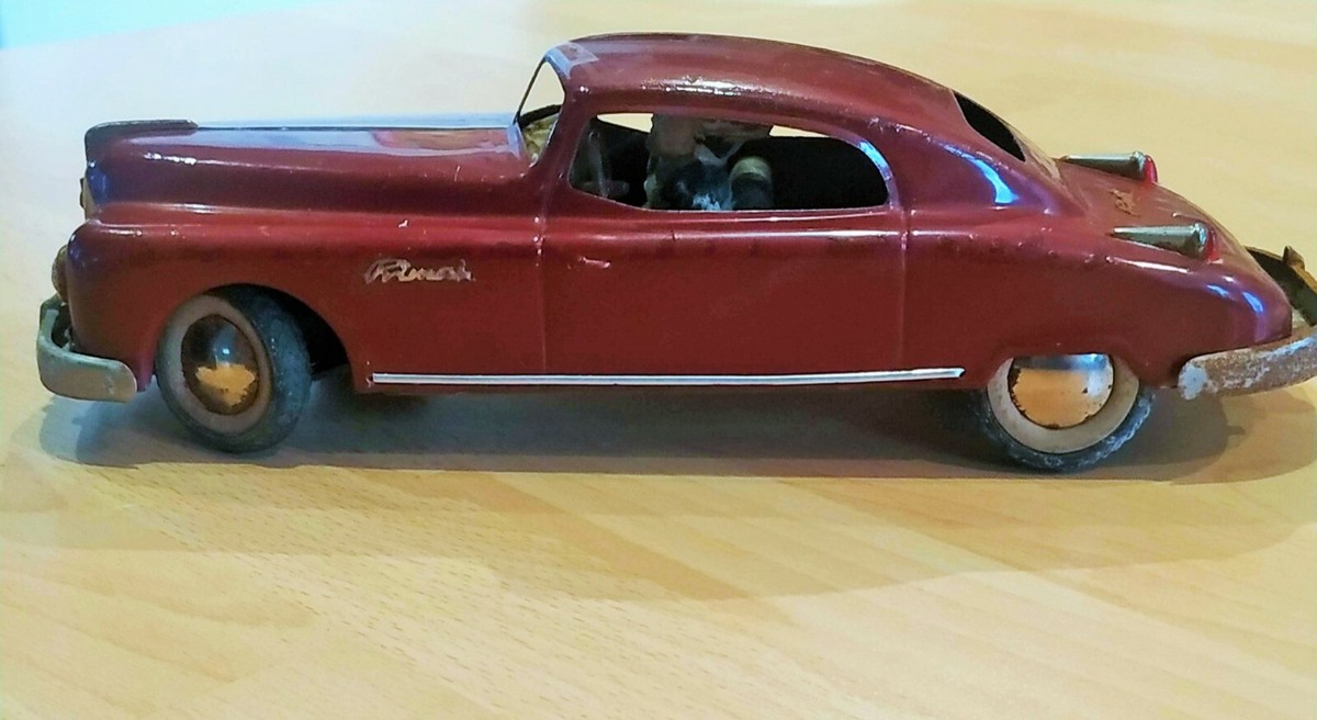 Jouet Voiture Ancienne Arnold Primal en tôle avec personnage