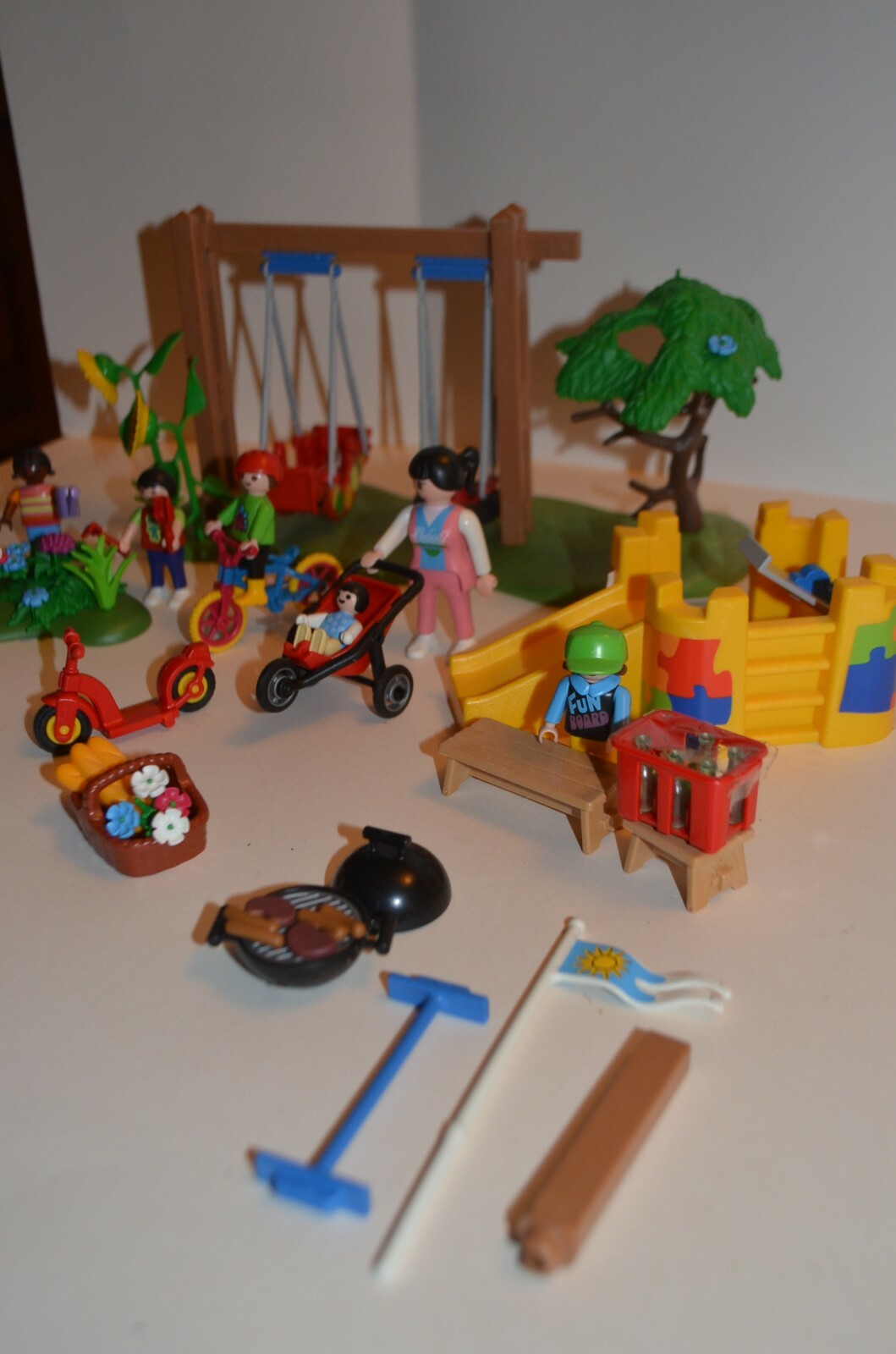 Playmobil City Life PARK PLAYGROUND Pieces 5024 Mom Tire Swing Trike