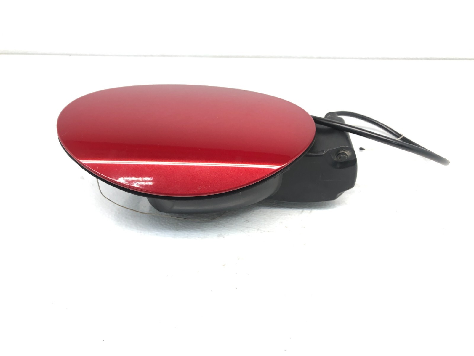 2014-2020 MASERATI GHIBLI SQ4 FUEL FILLER DOOR LID COVER OEM.