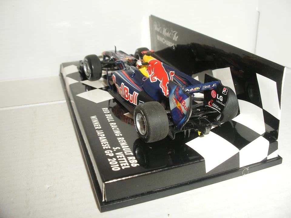 1/43 Minichamps 410 100305 - 2010 Red Bull Renault RB7 Vettel Japan GP Winner - Image 2 of 4