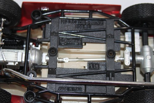 Burango Diecast 1957 Mercedes Benz 300 SL Roadster Red 1/18 Scale Convertible - Picture 11 of 19