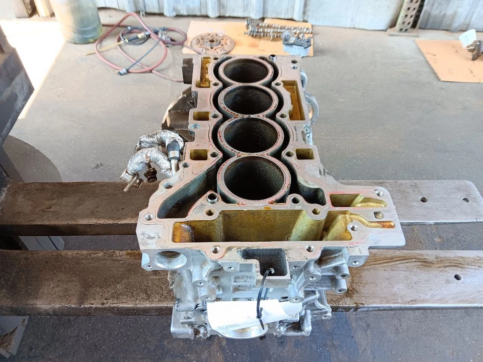 12-18 BMW F30 F10 328i 528i 2.0L N20 Bare Block Engine Motor 7587604 OEM - Image 3 of 4