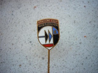 A84) Vintage Badge PORSCHE Club WIESBADEN Automobile Enamel Pin