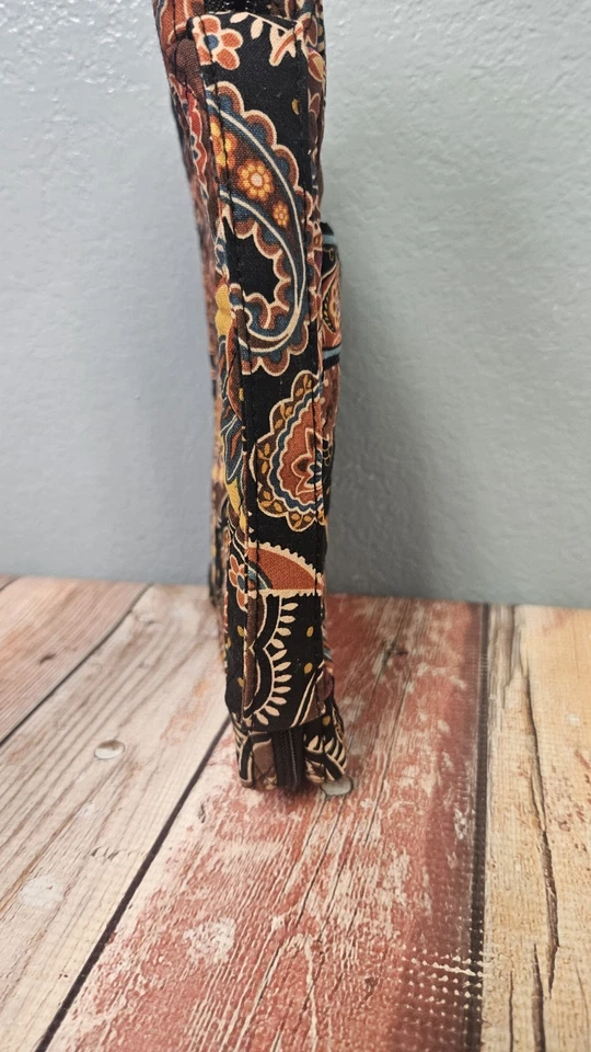 Funda para tablet portátil Vera Bradley con cremallera alrededor Foto 4 de 4