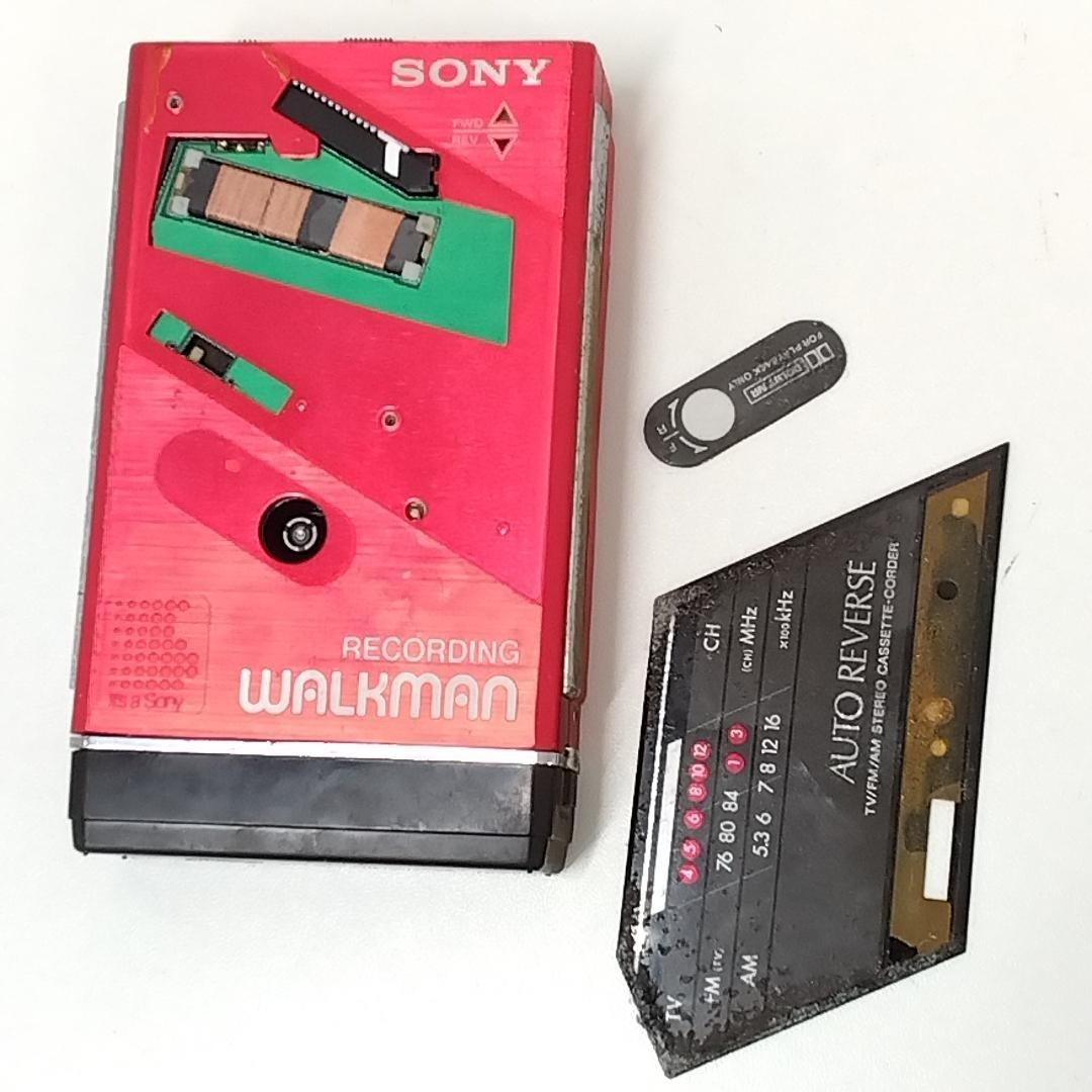SONY WM-F202 カセットプレーヤー　レッド SONY WM-F202 Red Walkman Portable Cassette Player For Parts