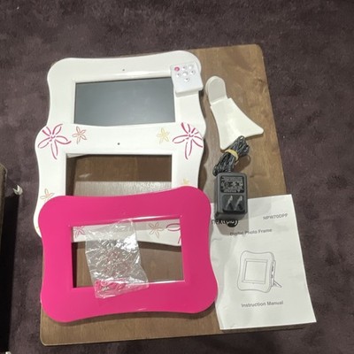 Nextplay NPW70DPF 7'' LCD Digital Photo Frame, Remote, Interchangeable Frames