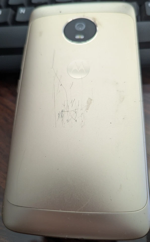 Motorola Moto G5 (XT1675) Gold Unlocked Smartphone - Image 2 of 2