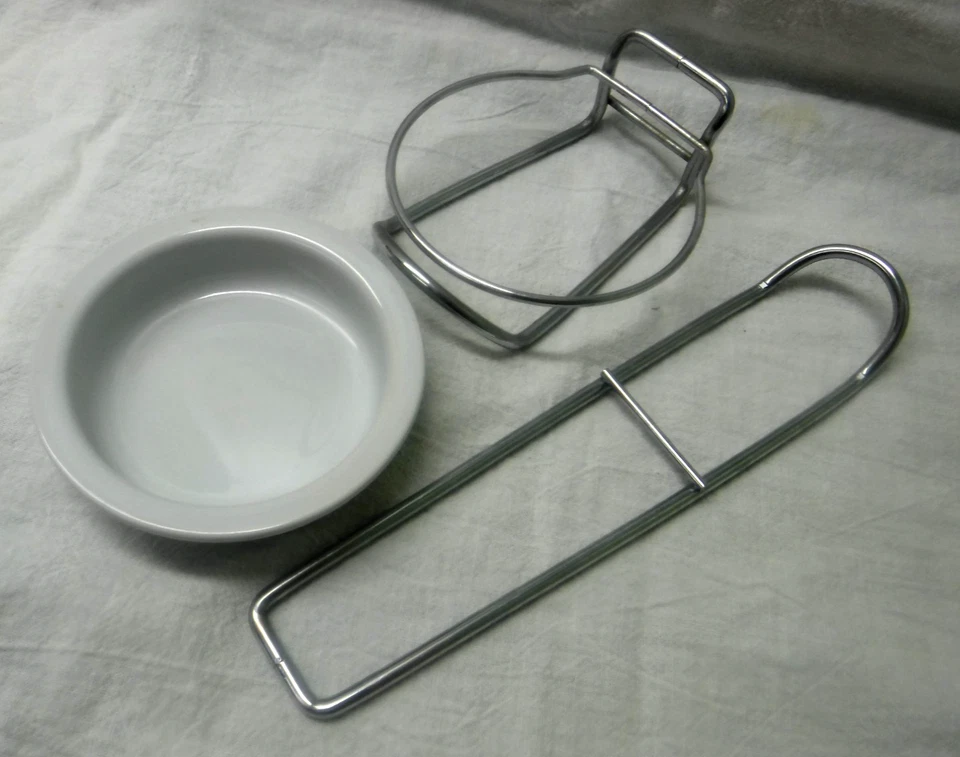 Pampered Chef SPOON REST #1678 Excellent Cond 3 pcs Ceramic Dish Metal Rack 8+" - Image 4 of 4