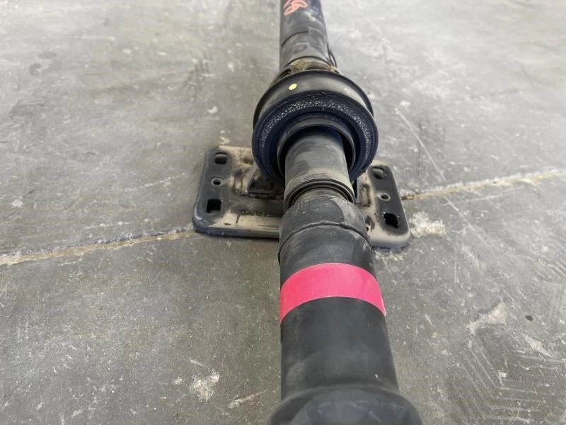 98-03 Jaguar XJ8 VANDEN PLAS USED Rear Drive Shaft Line NON SUPER V8 - Image 4 of 4