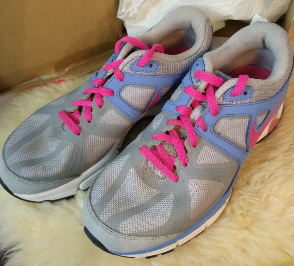 Tênis esportivo Nike Air Max feminino 555762-046 tamanho 5y - bom! - Imagem 2 de 4