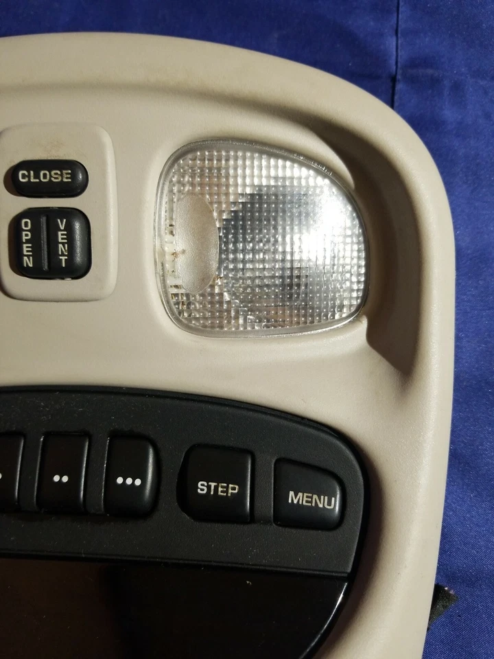 Interruptor de pantalla de luz domo superior Chrysler 300 m 1999-2001 56042749AC OEM gris Foto 2 de 4
