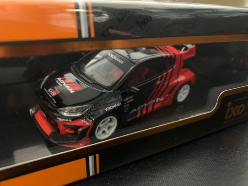 Miniature TOYOTA Yaris Pandem ADVAN design Noir et rouge IXOMODELS