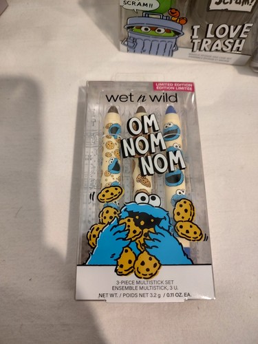 Wet n Wild Sesame Street Case Brush Bag Sponge Mirror Curler Multistick Set of 7 - Picture 4 of 20