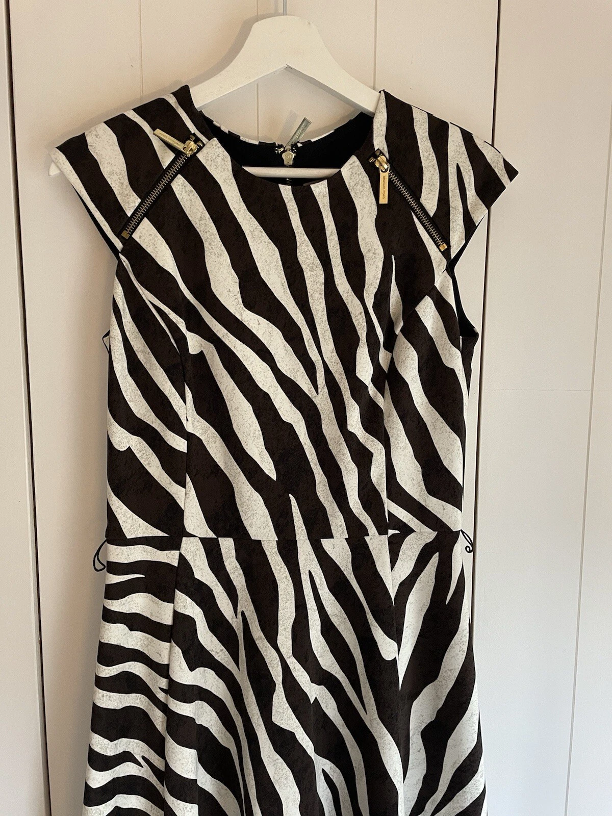 Abito MICHAEL KORS marrone e bianco zebrato righe aderente e svasato taglia 4 = UK 8 10 oro zip