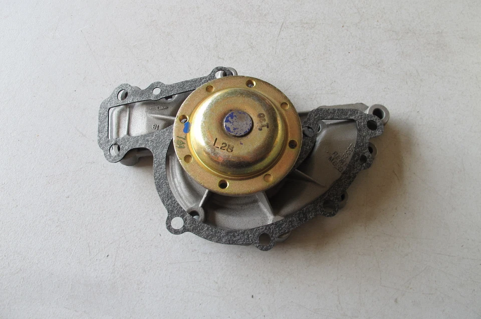 Bomba de agua del motor Nos Cardone Reman apta para Buick Oldsmobile (58-332) Foto 2 de 4