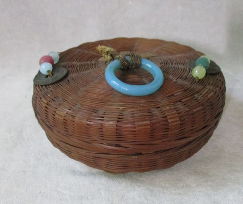 Vintage Small Round Chinese Wicker Sewing Basket w Beads & Coins 5 1/2" Diameter - Picture 2 of 8
