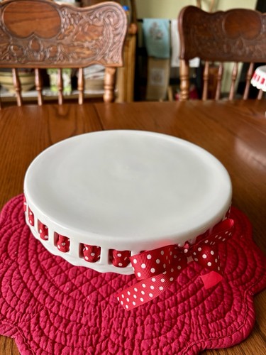 Grace’s Teaware White Porcelain Pedestal Cake Stand 8.5” X 4” Tall 