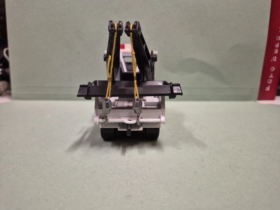 MATCHBOX SUPER KING CAMION PETERBILT CARRO ATTTREZZI CITY POLICE SCALA 1:43 - Immagine 3 di 4