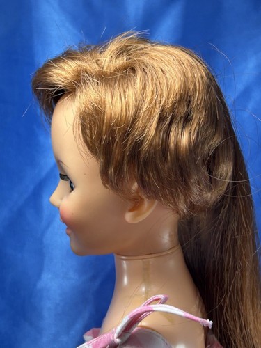 Poupée Ideal Crissy Family Dolls Look Around Crissy avec jolie robe en vichy rose - Photo 6/18