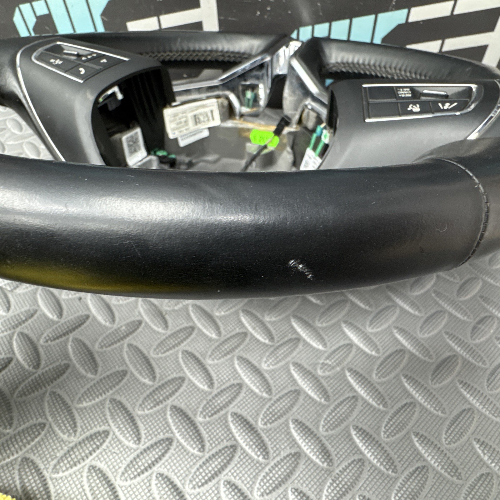 OEM 2014-2021 MASERATI GHIBLI STEERING WHEEL LEATHER W/ SWITCHES