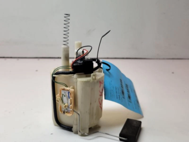 02 03 04 05 06 BOMBA COMBUSTIBLE MERCEDES BENZ C230 Foto 2 de 4