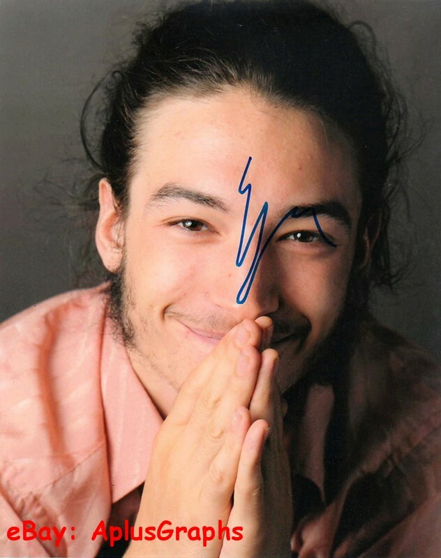 セール中…エズラ・ミラー直筆サイン入り超大型写真…Ezra Miller… Amazon.co.jp: エズラミラー直筆サイン入り超大型写真…ザ