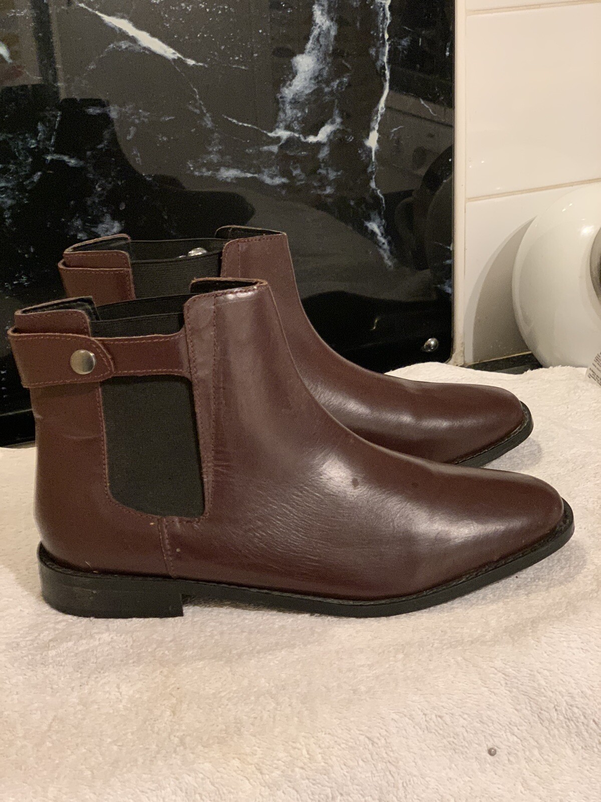 Faith,NEW woman's Size 8, ox blood 