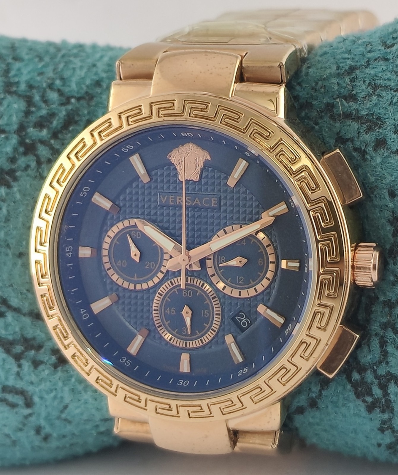 Luxury Versace Men Quartz Blue Dial With 'Date' Wristwatch "Keep Good Time" thumbnail 3