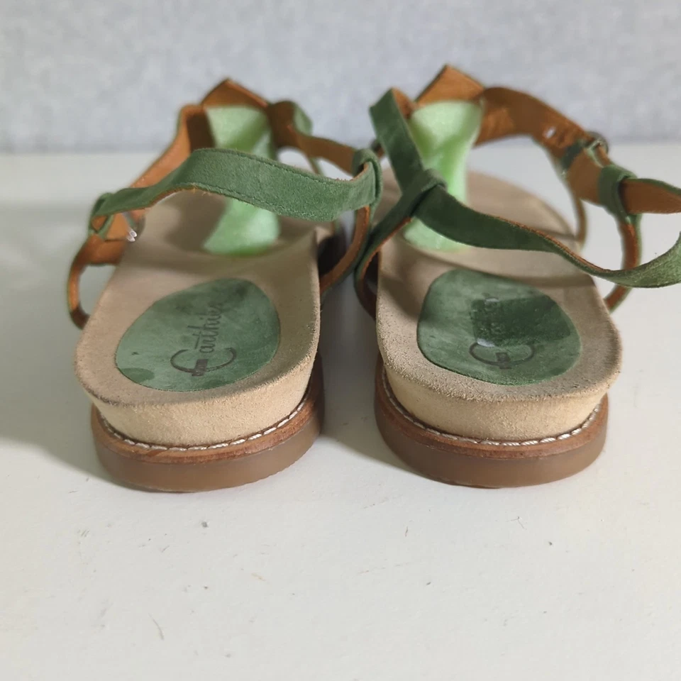 Sandalias Earthies 10B Tello Cuero Verde Plata Medallón Planas Suroeste Foto 4 de 4