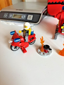 Lego Juniors City: Fire Suitcase (10685) *RETIRED* Not complete