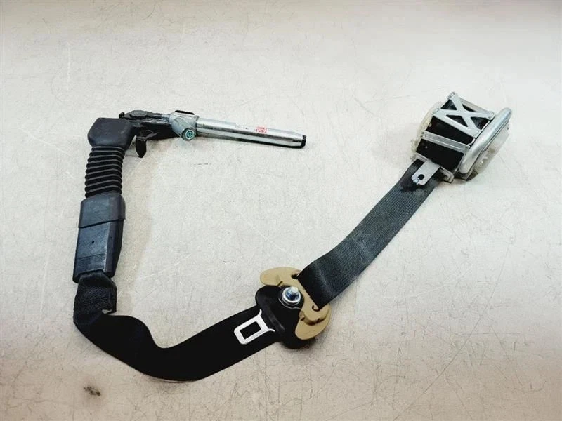 Hyundai i-20 Manuel de l'utilisateur : Ceinture de sécurité arrière