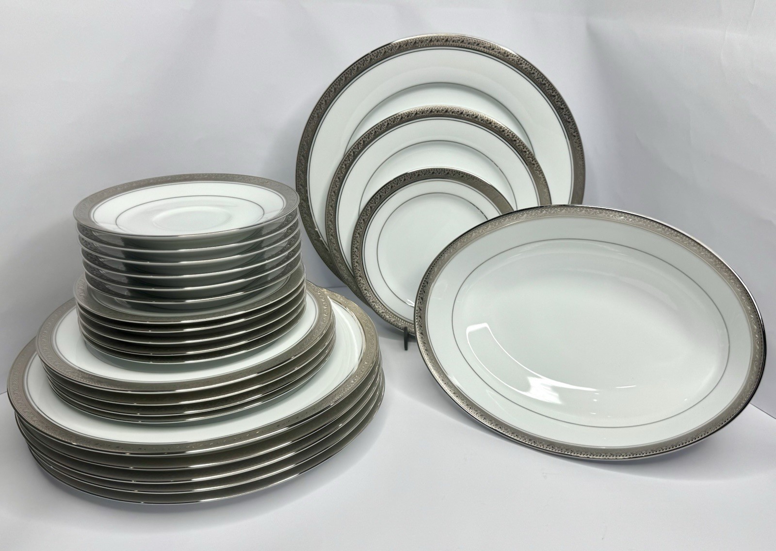 Legendary Noritake Crestwood Platinum, 6 Place setting, 23 P
