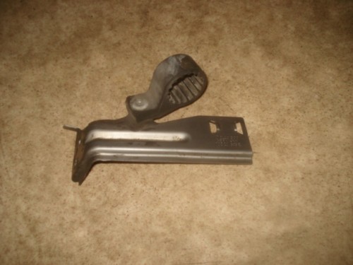 T4 Halter f. Kraftstoffpumpe Dieselpumpe VW 7D0201505E