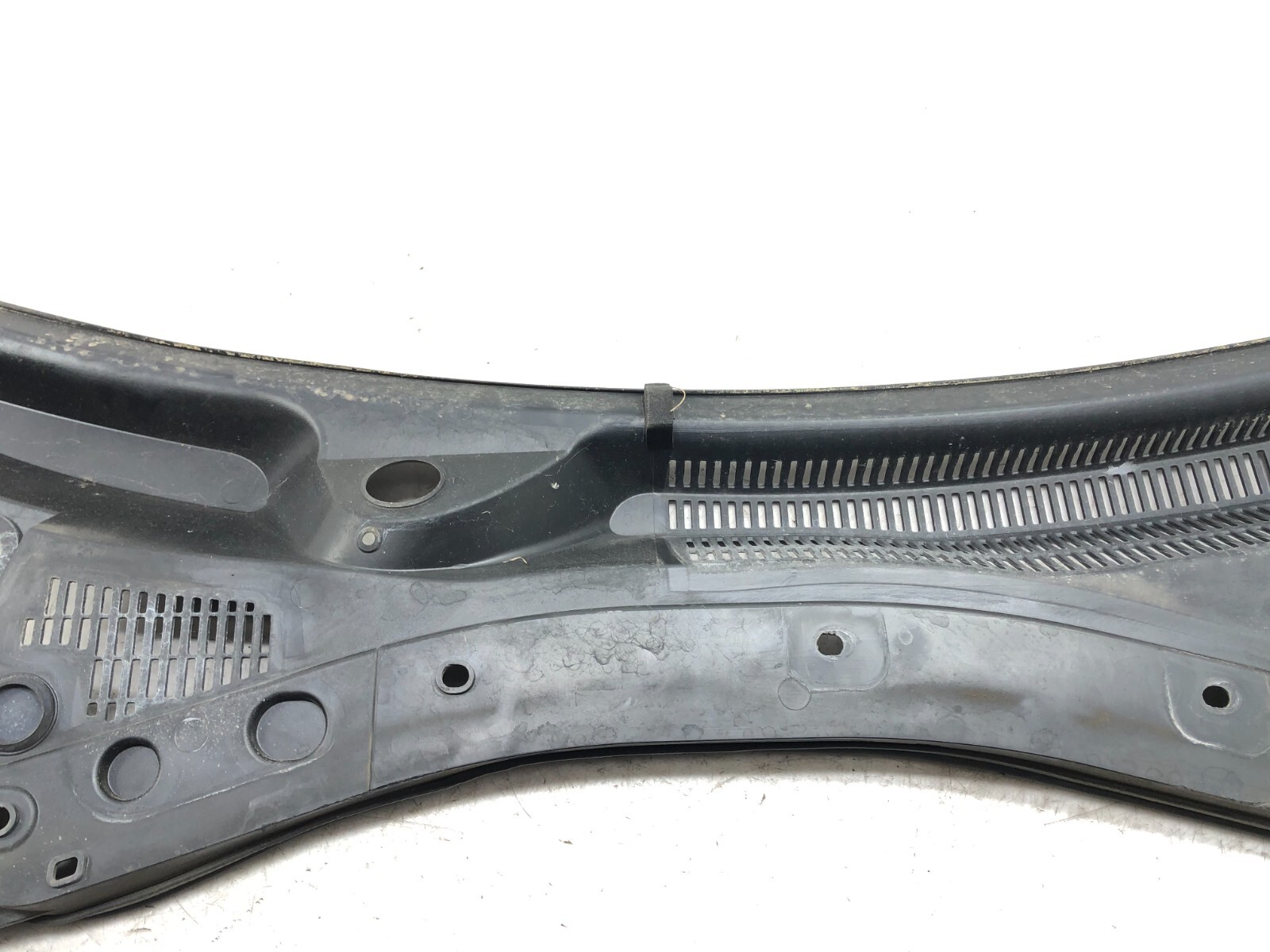 2014-2020 MASERATI GHIBLI WINDSHIELD WIPER COWL COVER PANEL GRILLE OEM.