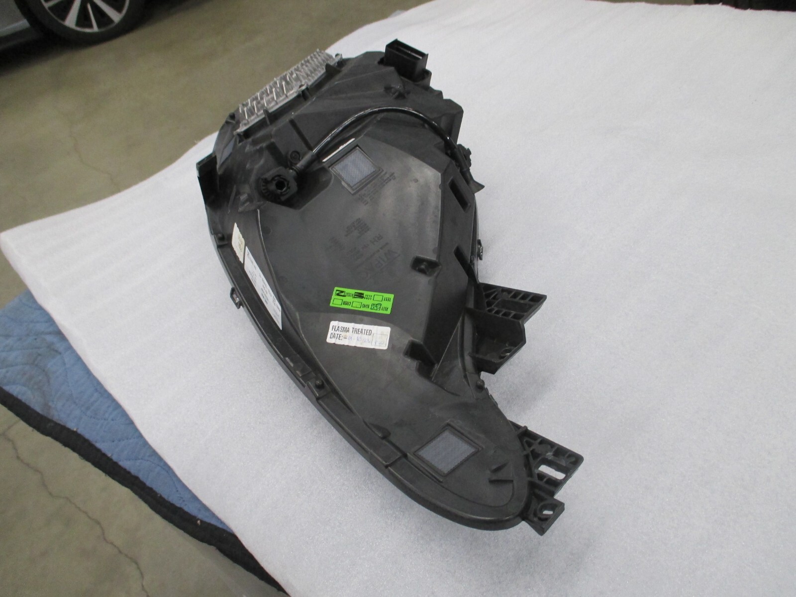 ASTON MARTIN DB12 RIGHT FRONT HEADLIGHT