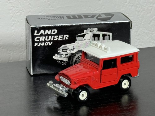 Tomica No. 2 Toyota Land Cruiser FJ40 V 40 Series Automobile Museum TAM Edition