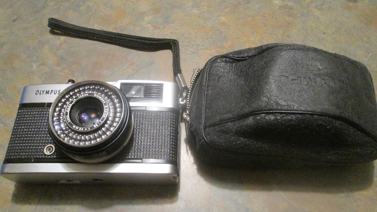 Vintage Olympus Trip 35 Film Camera w/40mm f2.8 D.Zuiko Lens