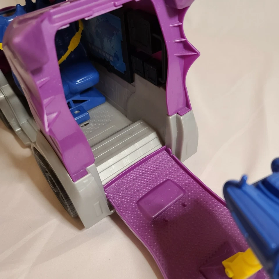 Mattel DC Super Hero Action Figure Girls Batgirl Vehicle Playset Van Comic - Image 4 of 4