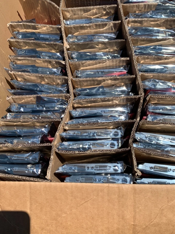 Dell NVIDIA Quadro FX3700 512MB GDDR3 Dual DVI PCI-E Graphics Video Card  - Image 3 of 4