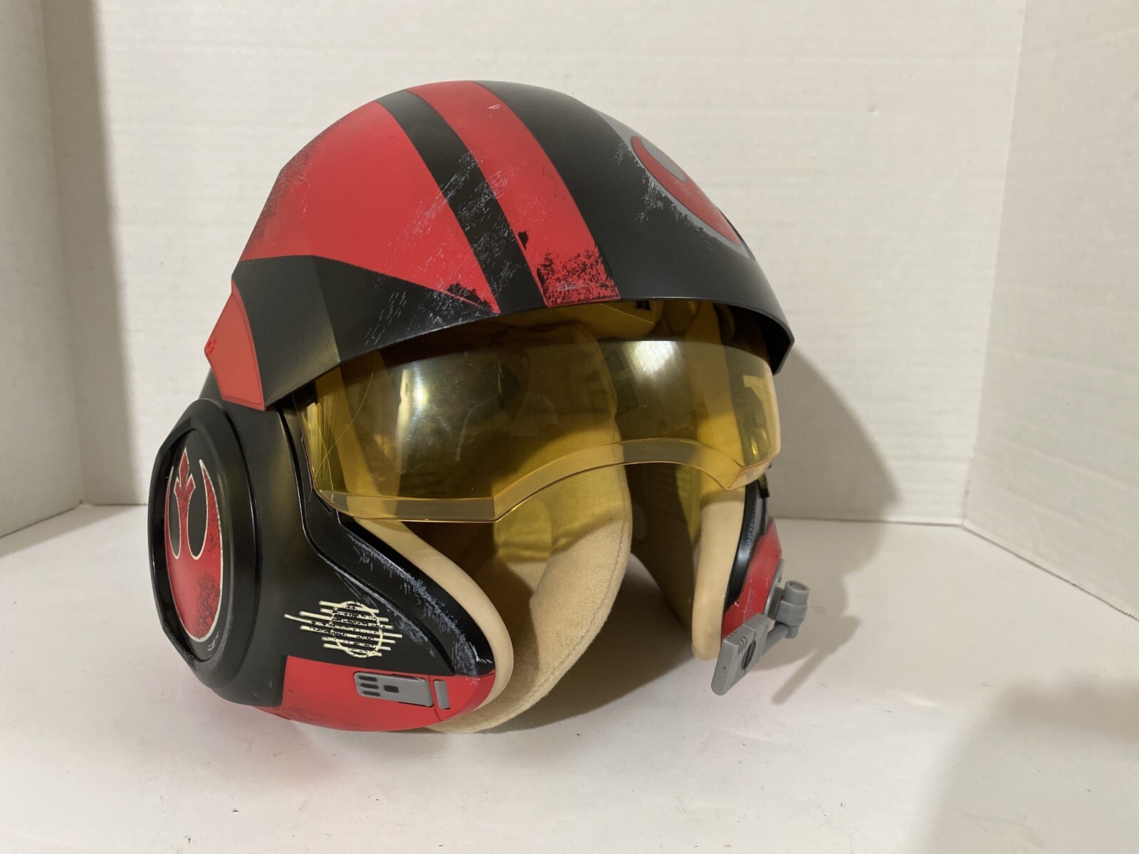 black series poe helmet